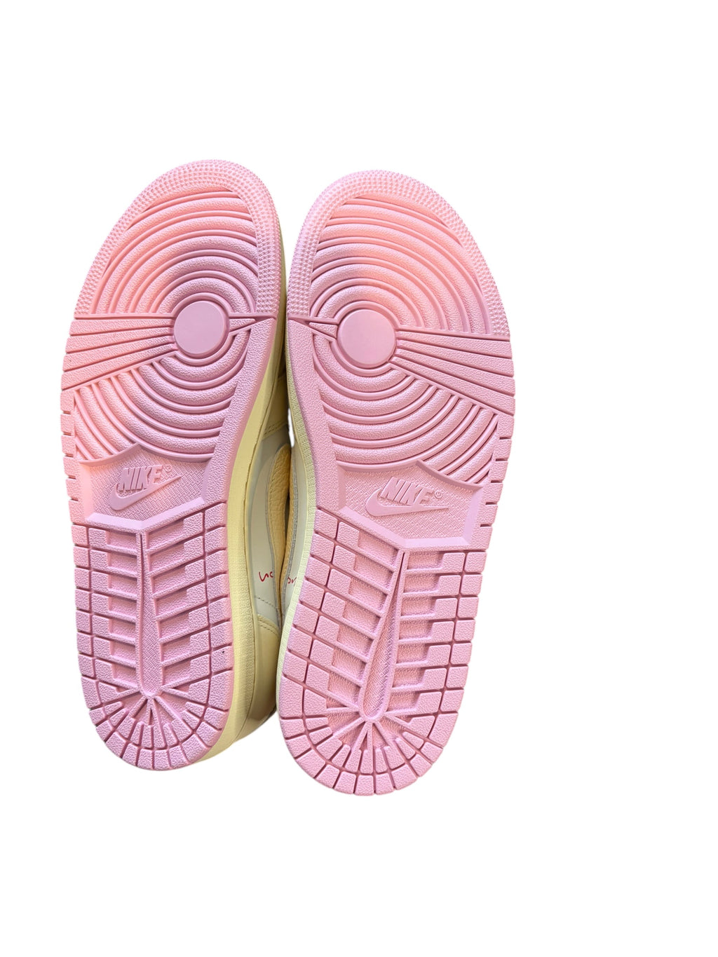 Jordan 1 Retro Low OG SP ‘Travis Scott Shy Pink’